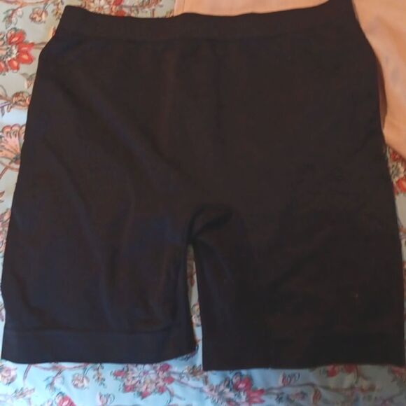 Bundle of Marilyn Monroe and Vassarette Shapers - Picture 1 of 6